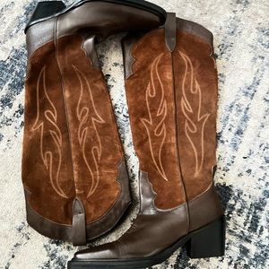 Cowboy boots in perfect condition!